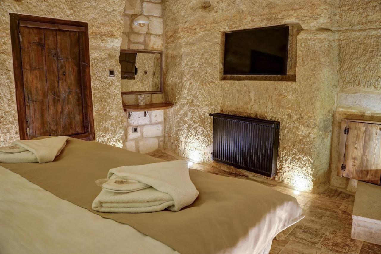 Dionysos Cave Cappadocia Hotel อูร์กุบ ภายนอก รูปภาพ