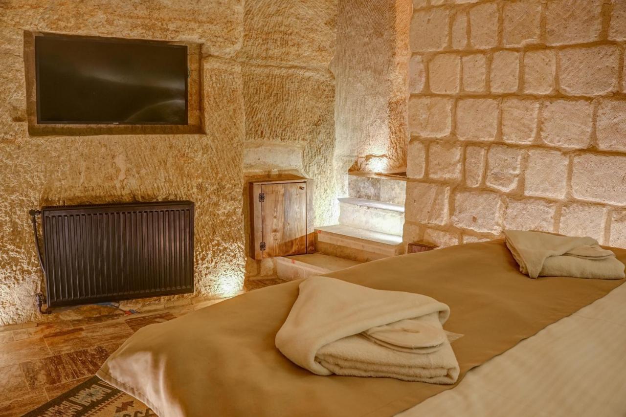 Dionysos Cave Cappadocia Hotel อูร์กุบ ภายนอก รูปภาพ