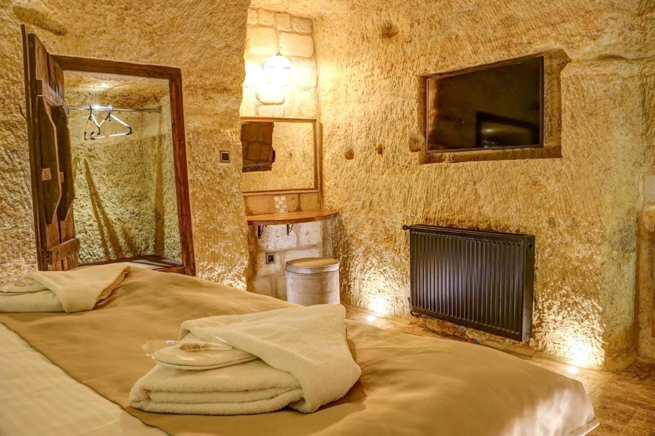 Dionysos Cave Cappadocia Hotel อูร์กุบ ภายนอก รูปภาพ
