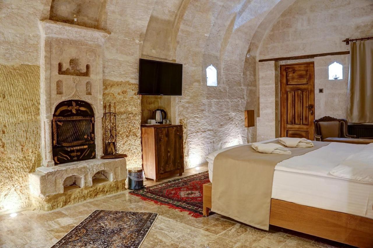 Dionysos Cave Cappadocia Hotel อูร์กุบ ภายนอก รูปภาพ