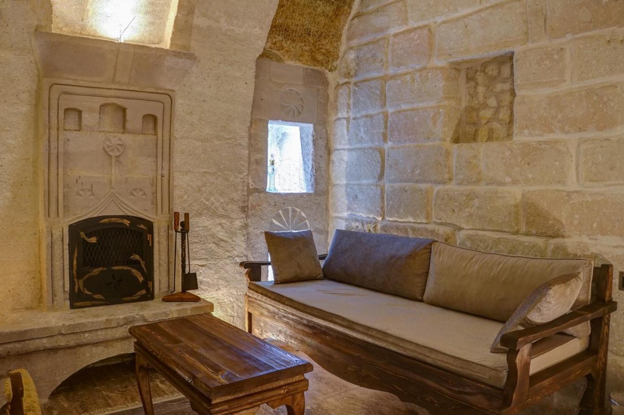 Dionysos Cave Cappadocia Hotel อูร์กุบ ภายนอก รูปภาพ
