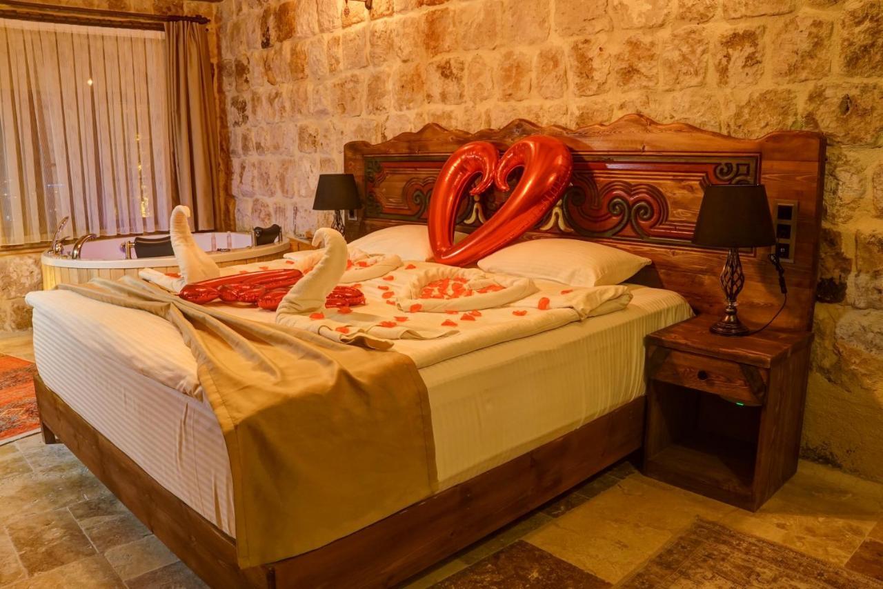 Dionysos Cave Cappadocia Hotel อูร์กุบ ภายนอก รูปภาพ