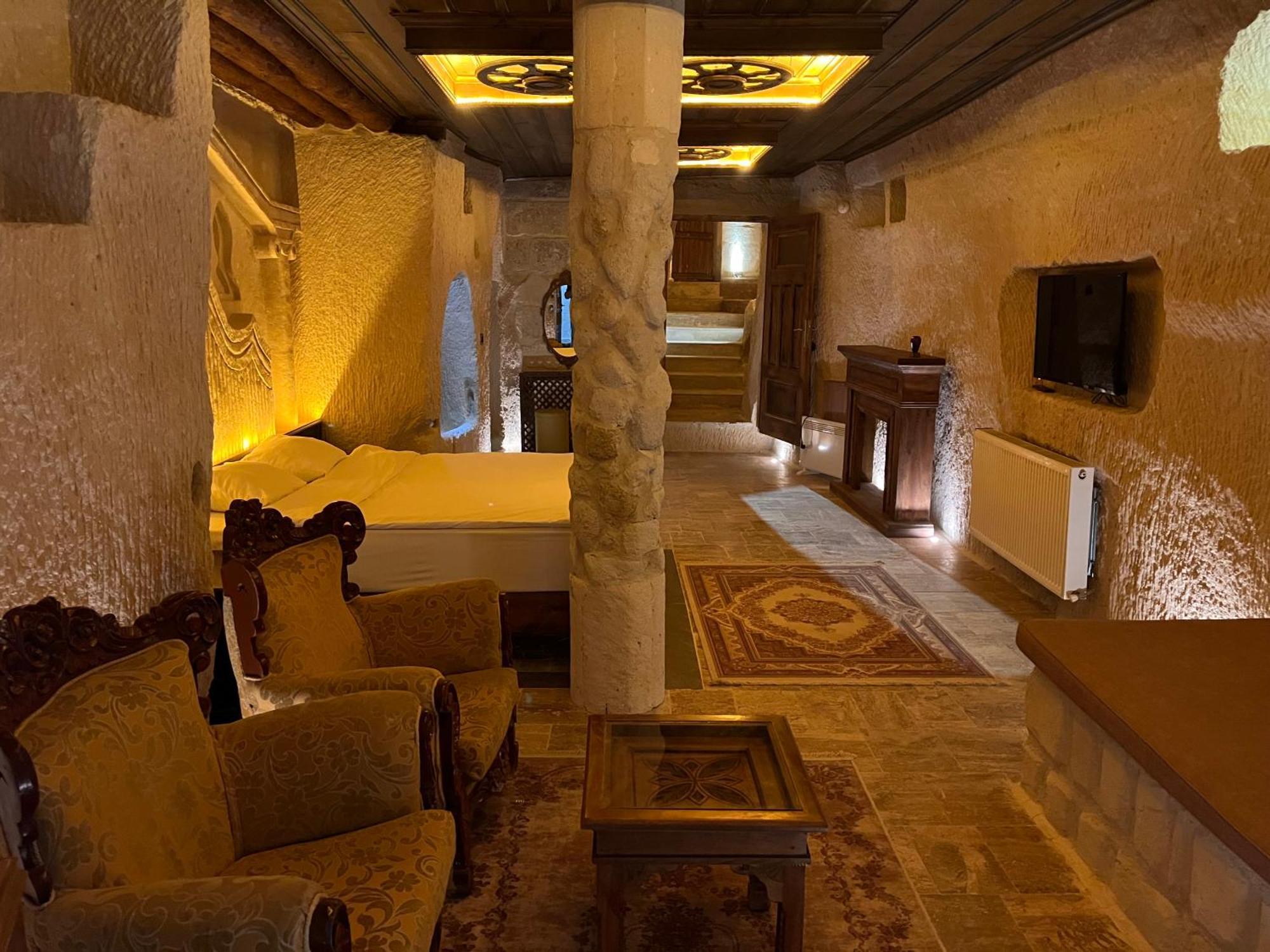 Dionysos Cave Cappadocia Hotel อูร์กุบ ภายนอก รูปภาพ