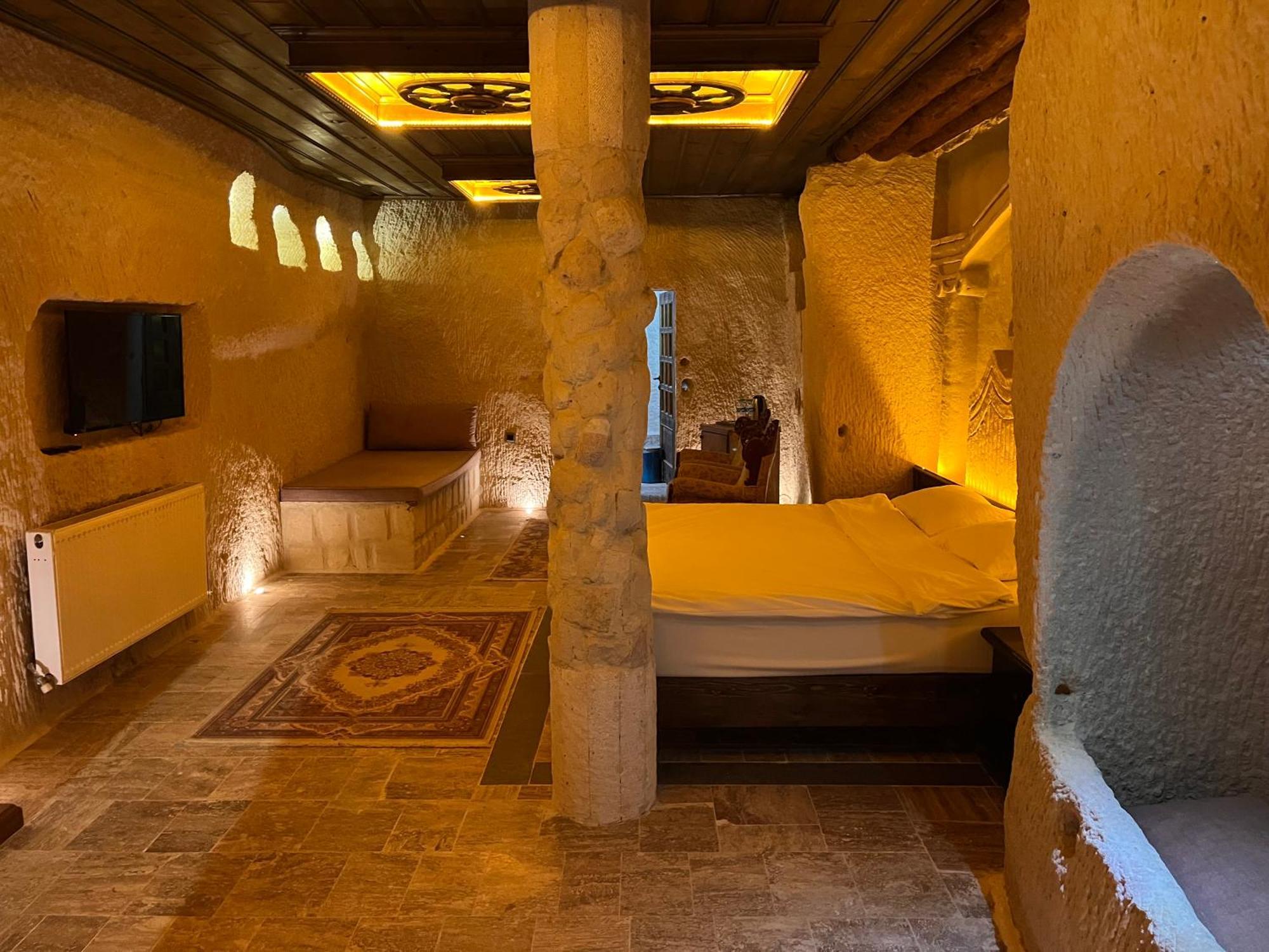 Dionysos Cave Cappadocia Hotel อูร์กุบ ภายนอก รูปภาพ