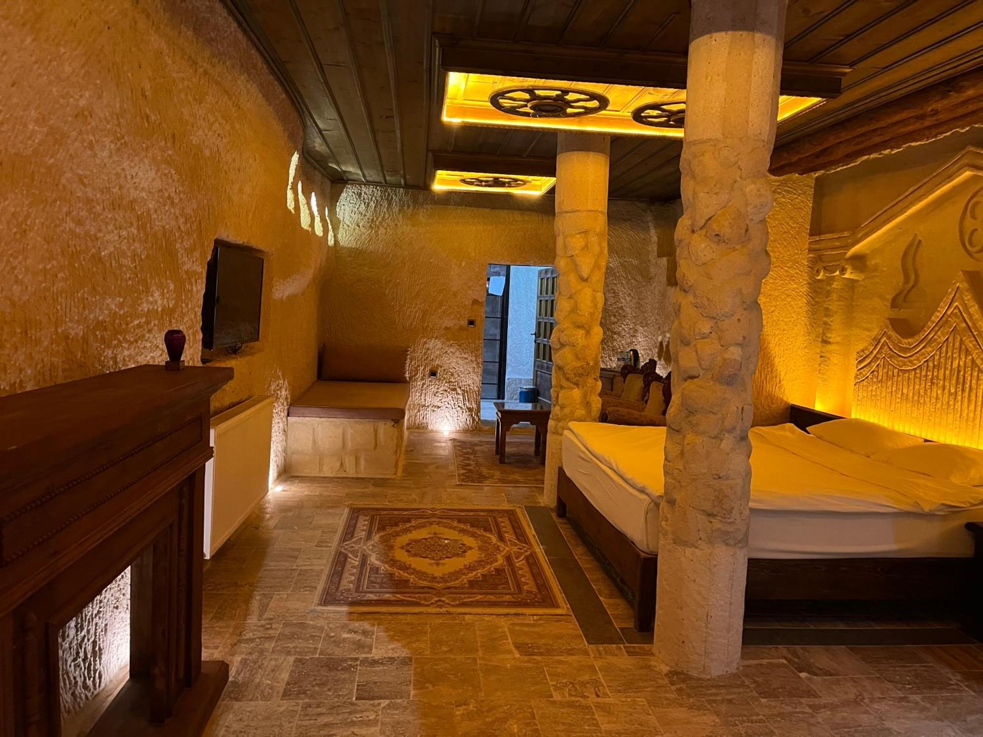 Dionysos Cave Cappadocia Hotel อูร์กุบ ภายนอก รูปภาพ